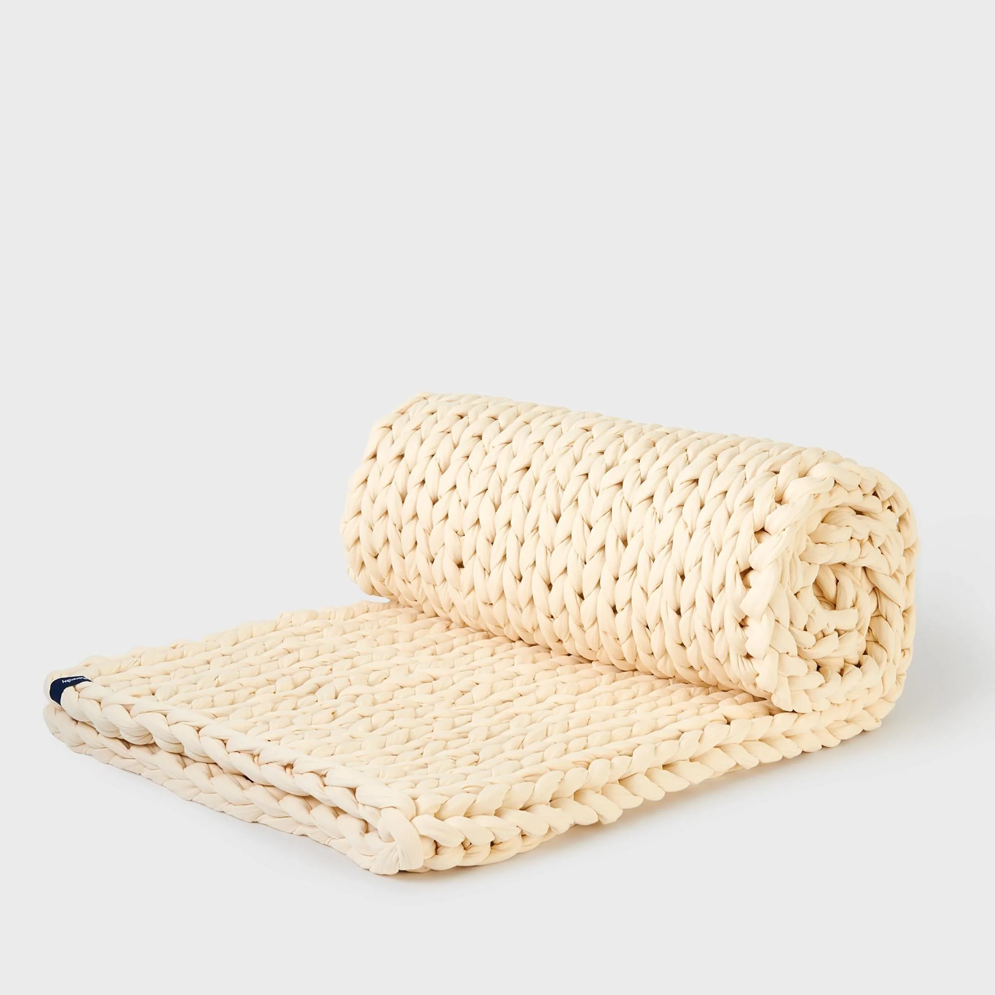  A hand-knitted blanket, made with nothing else than layer upon layer of soft organic cotton. Can you imagine how cosy it must be? 