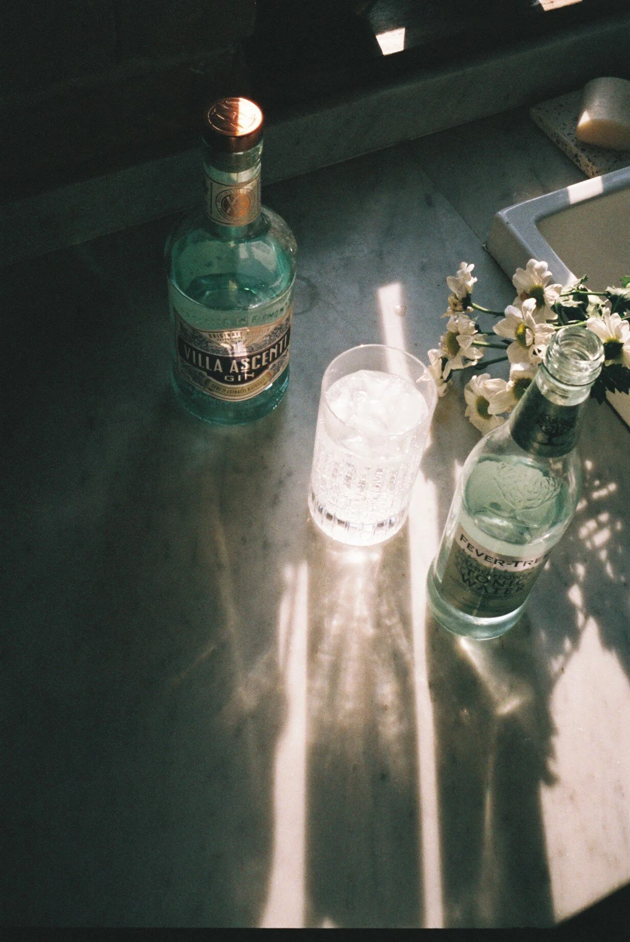 By the way, this Villa Ascenti gin is truly amazing, I worked with them a few months ago and since then that’s the only gin we have been buying for the house. / Já agora, este gin, Villa Ascenti, é maravilhoso. Trabalhei com a marca há uns meses e, …