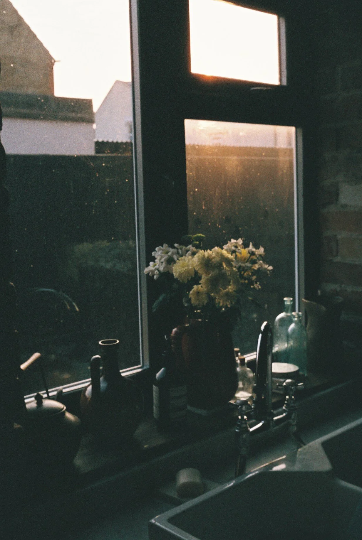 I love our kitchen but I have been spending way too much time in it. I can’t wait to eat at a restaurant again. / Eu adoro a nossa cozinha mas, realmente, tenho passado lá muito tempo e estou desejando poder jantar fora.