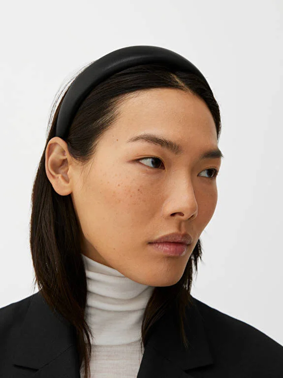 A lovely hard headband made from premium, chrome free tanned leather.