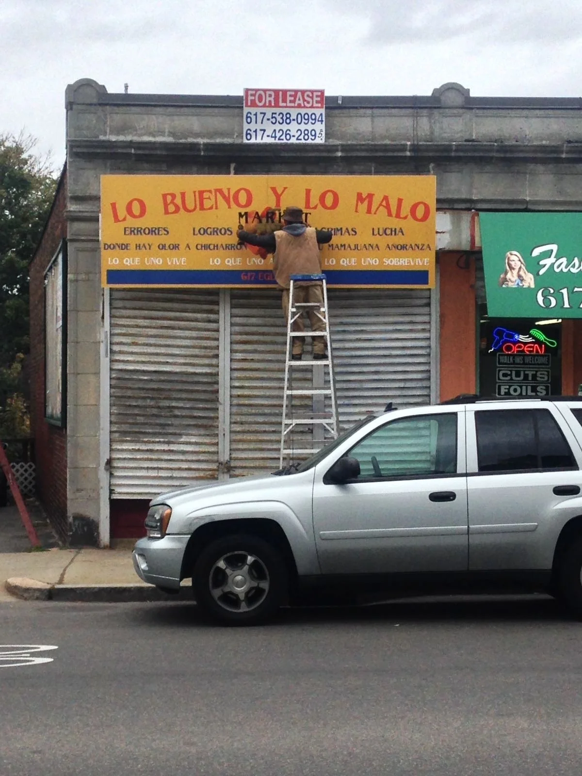 Installation shot: Lo Bueno y Lo Malo Market, Washington Street.