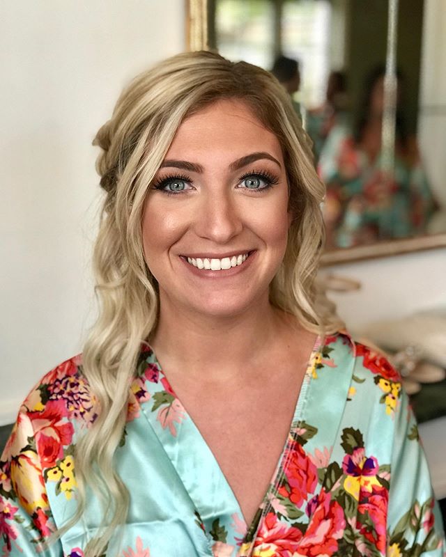 When you hear, &ldquo;dang, I look classy&rdquo; you know it&rsquo;s good!
@sweetlypinnedhairandmakeup 💄
💋
👄
Hair by Caralee
💄
💋
👄
#makeup #makeupartist #mua #sweetlypinnedhairandmakeup #daytoncountryclub #daytonwedding #weddingmakeup #bridalma