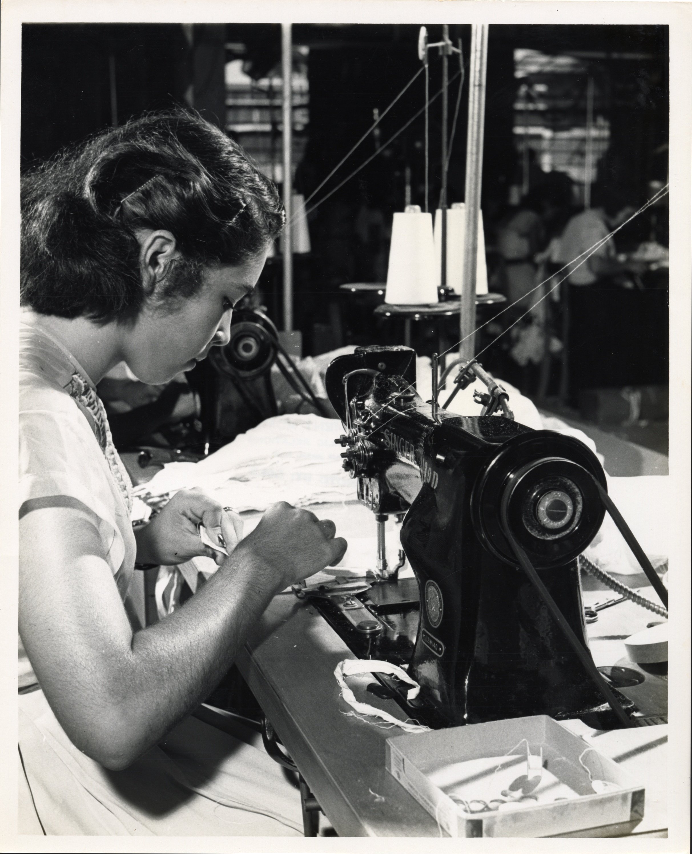 Trabajadora de la industria de la aguja Needle Craft, de Ponce.