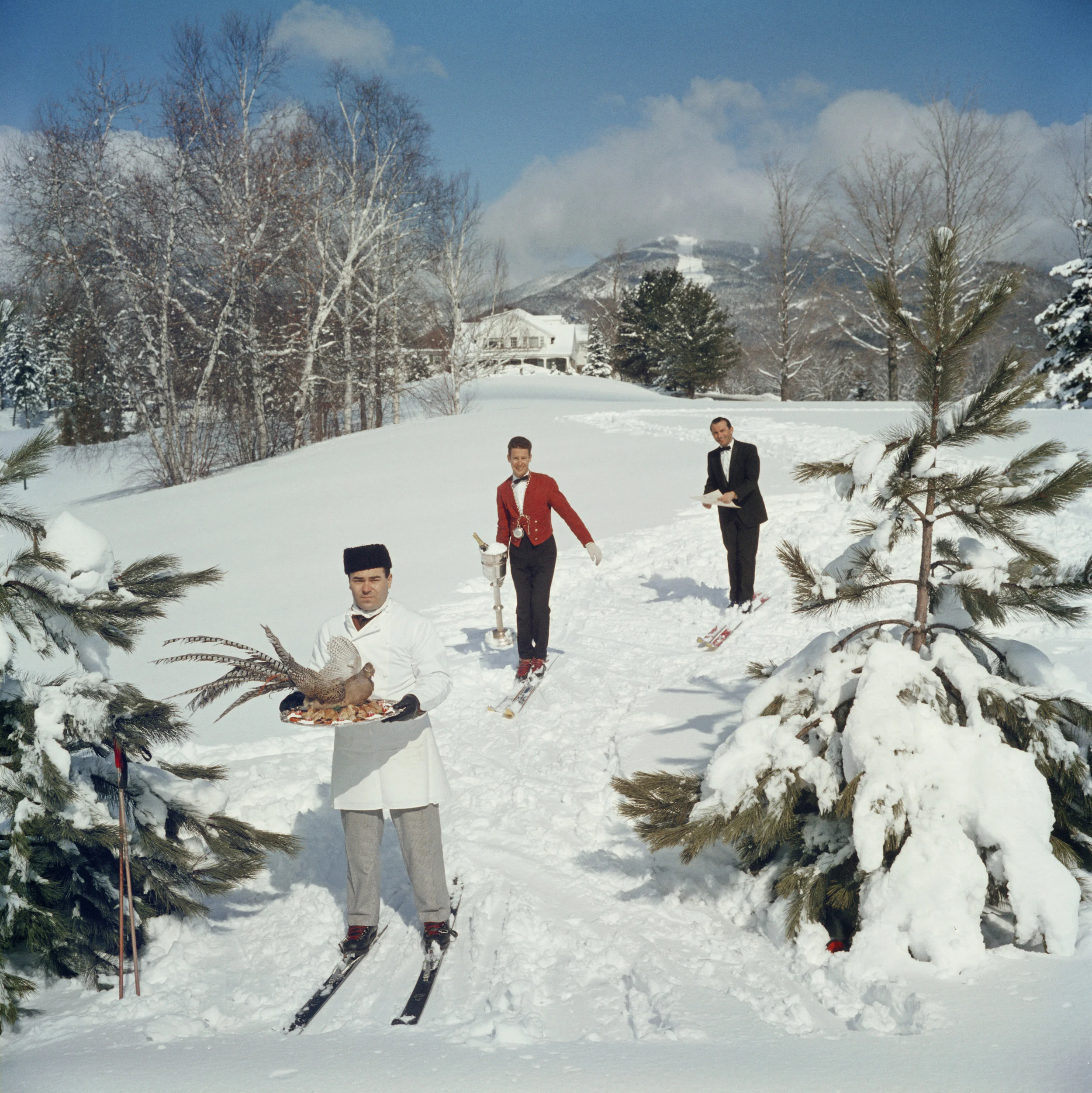 SLIM AARONS, Skiing Waiters , 1960, courtesy Getty Image Archive