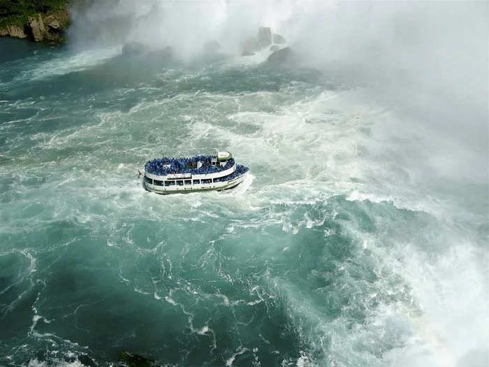JESSICA BACKHAUS, Niagara (One Day in November) , 2005