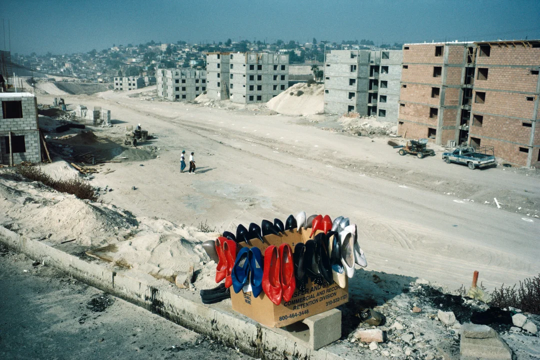 ALEX WEBB, La Calle, Tijuana, Mexico, 1995