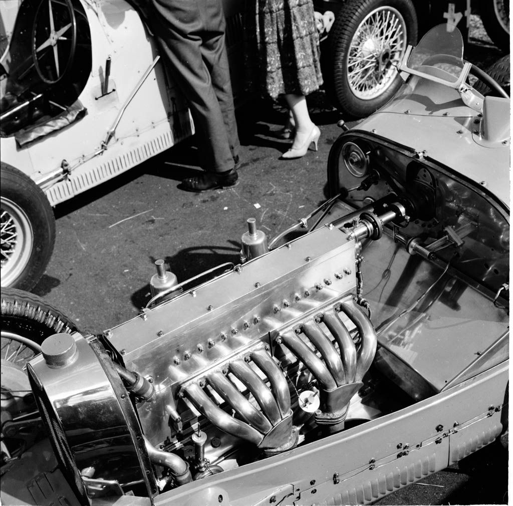 Bugatti_silvertone_1960_3.jpeg