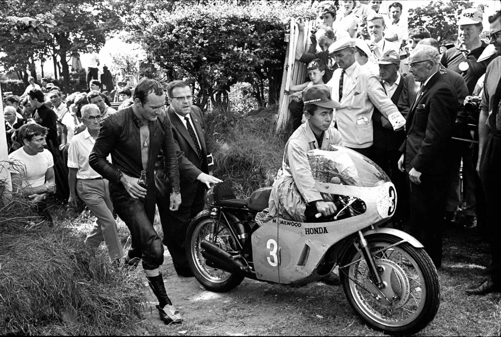 Hailwood_TT_1967_7_retouched (1).jpeg