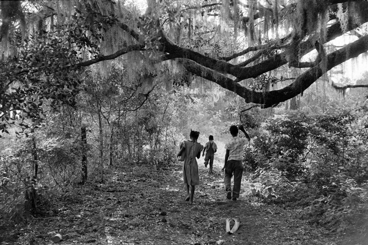 CONSTANTINE MANOS, Kids Playing in the Backyard, Daufuskie Island, South Carolina, 1952