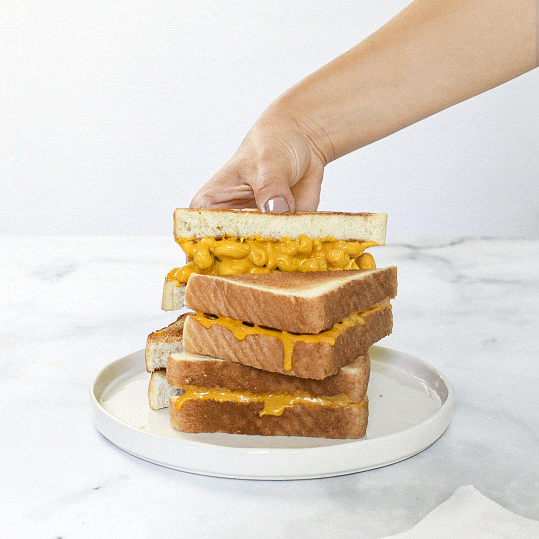 GrilledCheezeMacCheeze_IG.gif