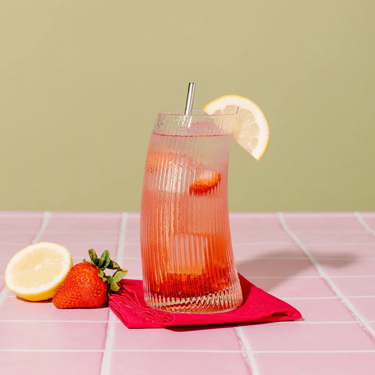 True-Citrus-Strawberry-Lemonade-01.jpg