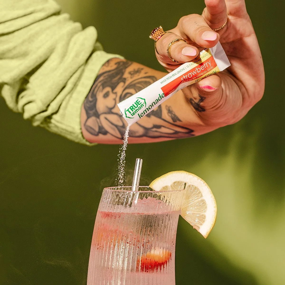 True-Citrus-Strawberry-Lemonade-03.jpg