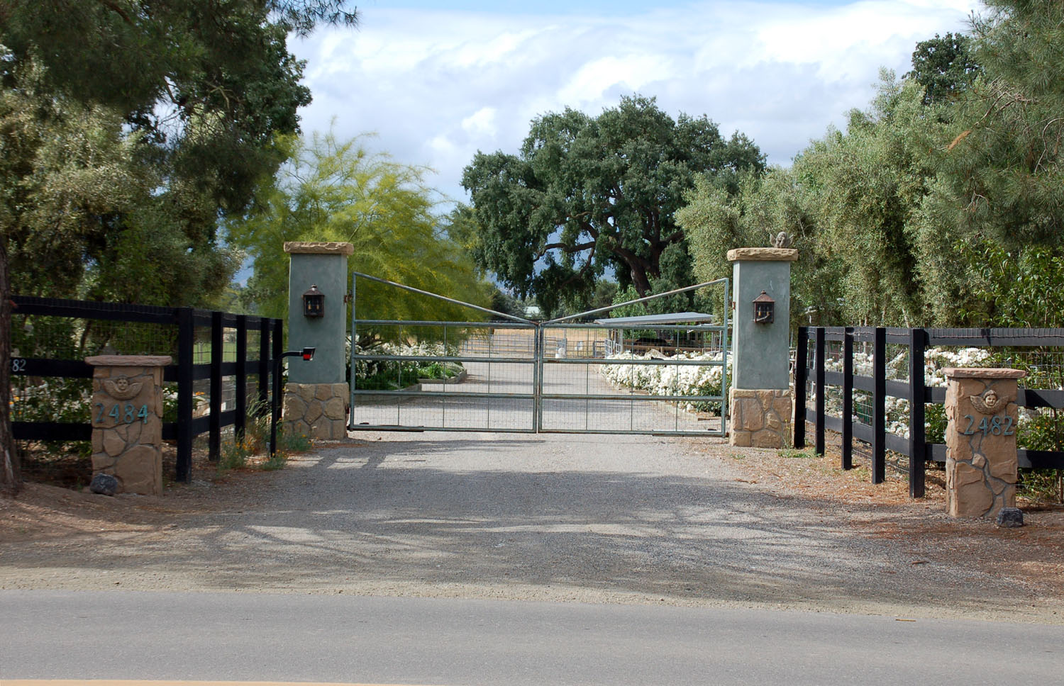 2008-Farm-gate.jpg