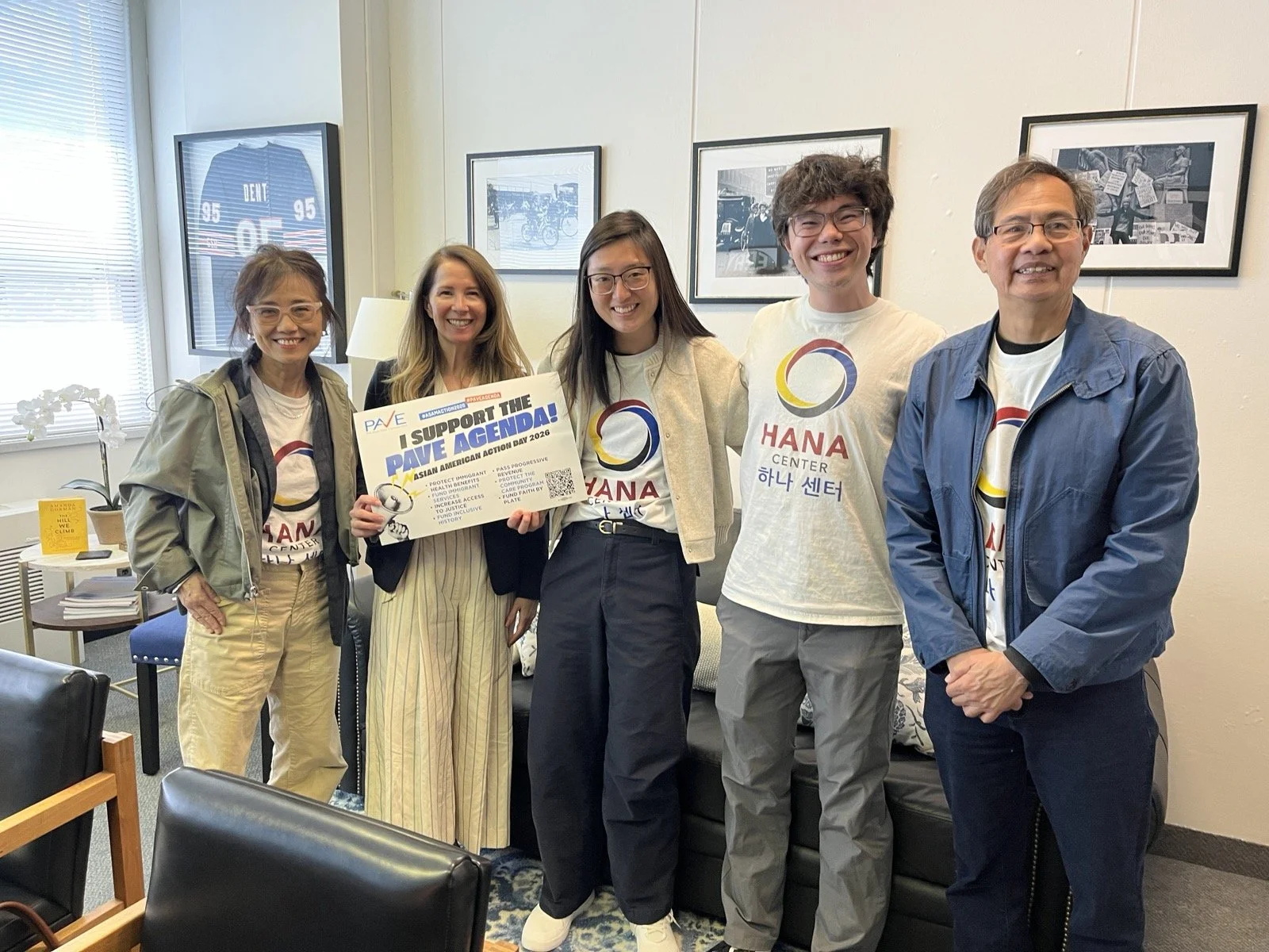  HANA Center’s Suburban Youth Organizer Andrew De Las Alas and community members met with Rep. Gong-Gershowitz, a member of the Asian American Legislative Caucus and lead champion of the TEAACH Act, to discuss the implementation of inclusive historie