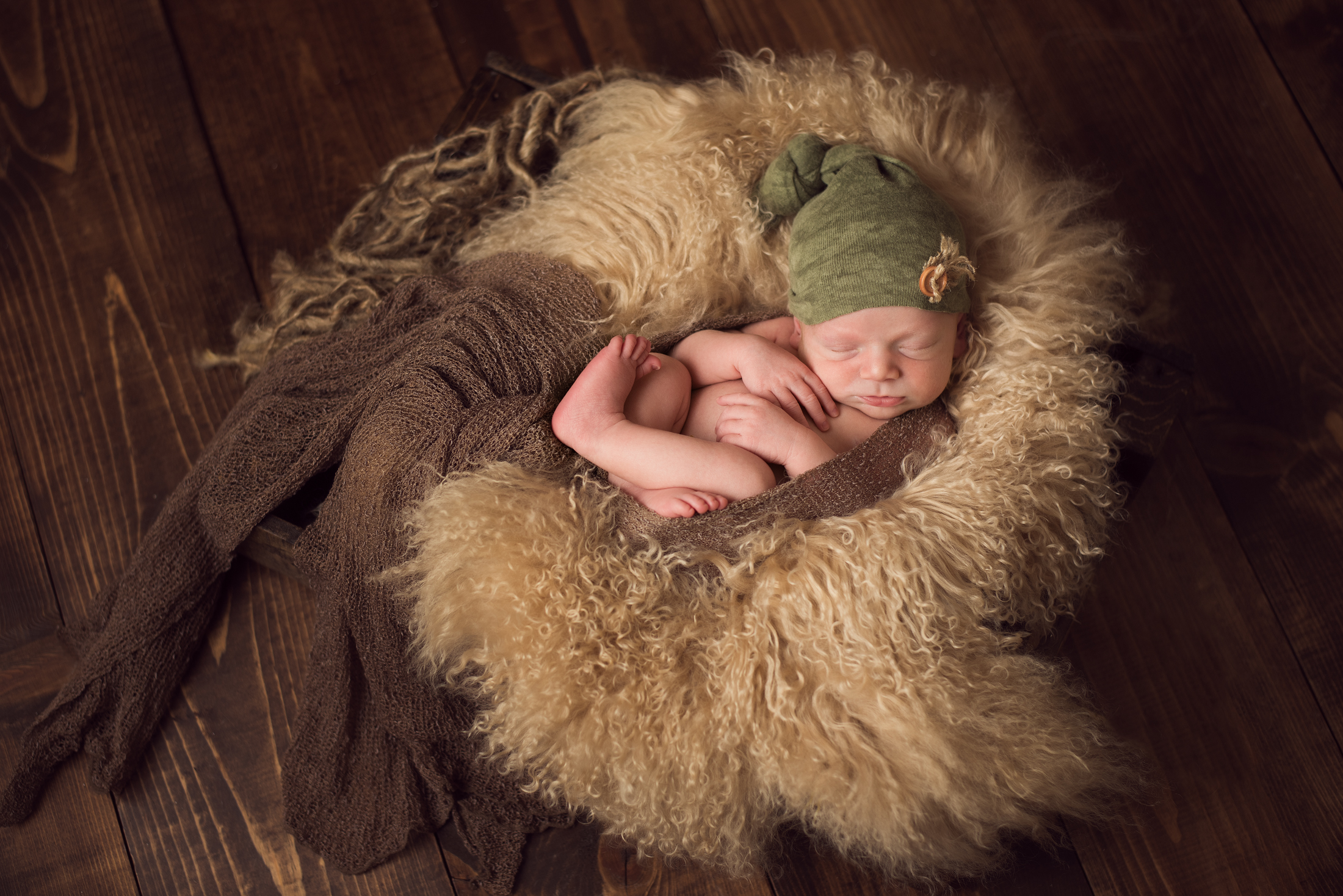 LUKE THORNTON NEWBORN-9.jpg