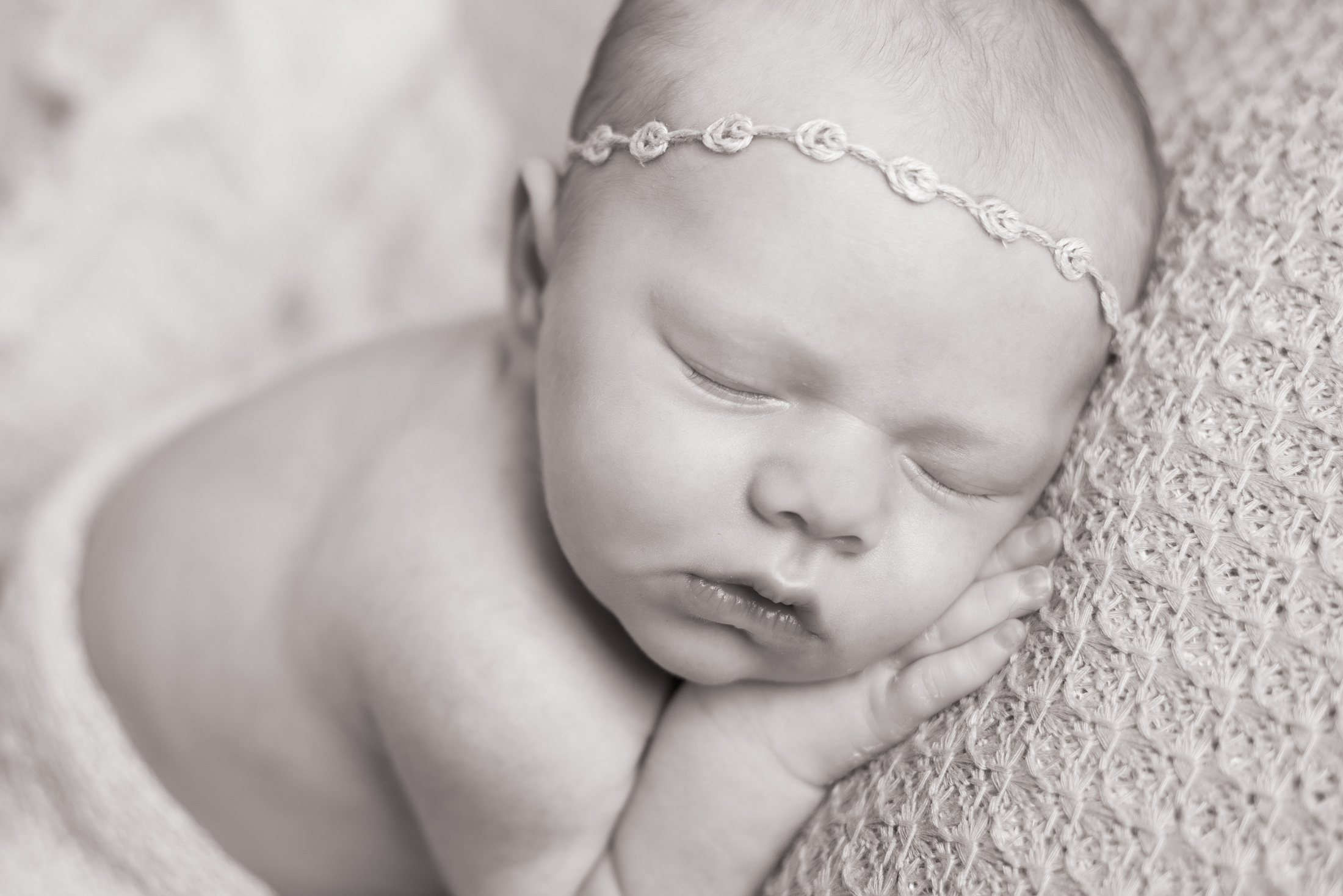 BROOKLYNN NEWBORN-9.jpg