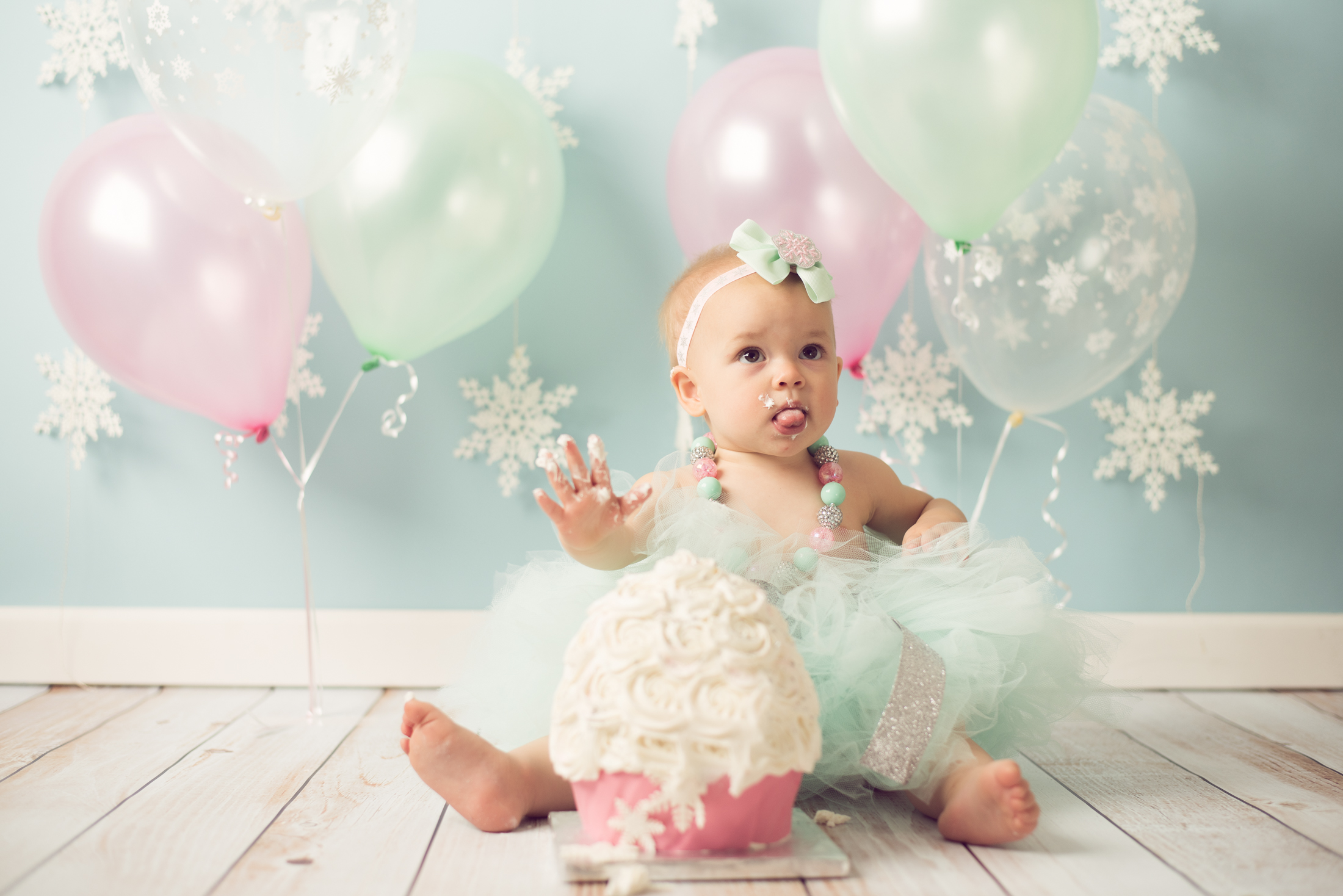 VIVIENNE CAKE SMASH-19.jpg