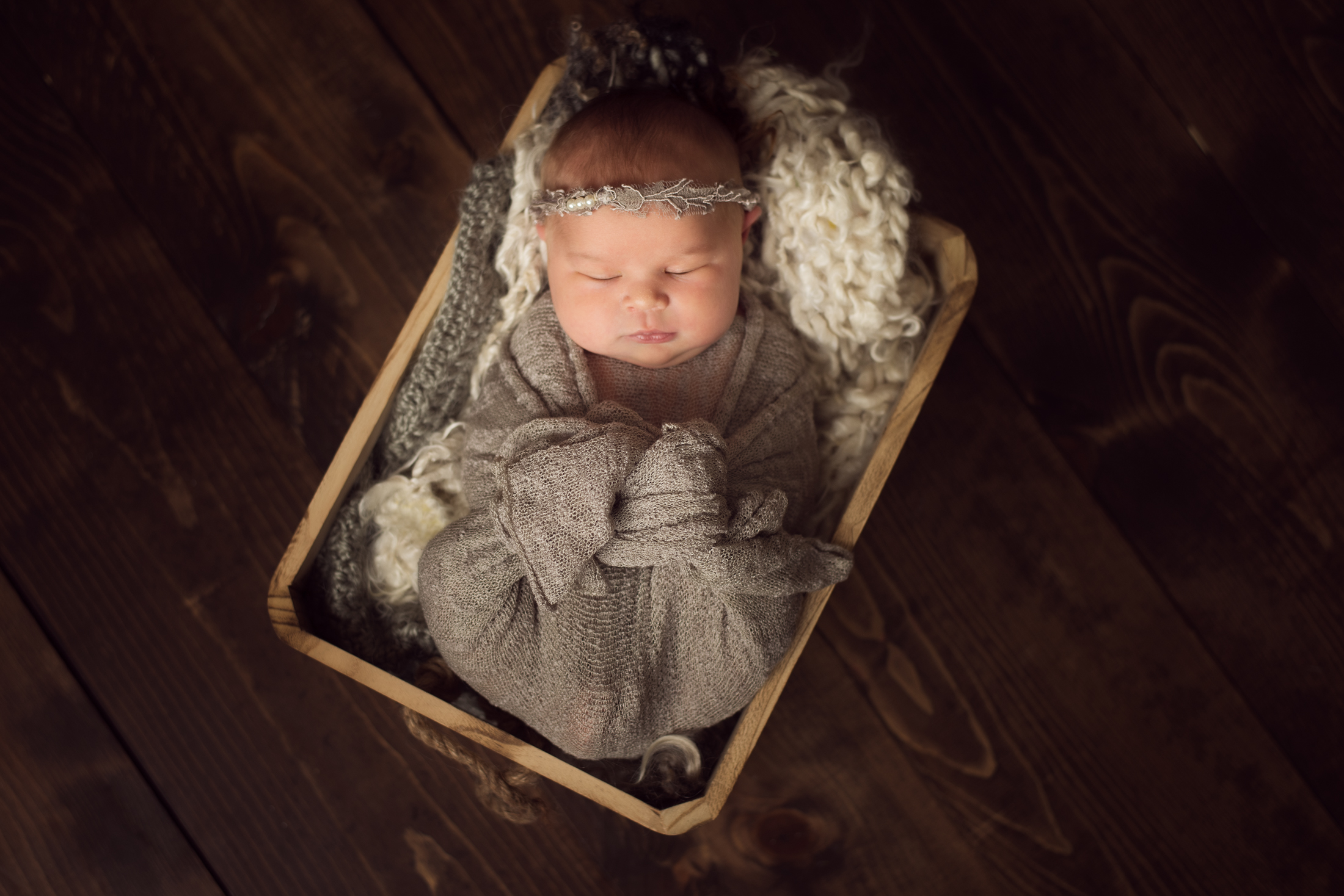 ERIKA NEWBORN-5.jpg