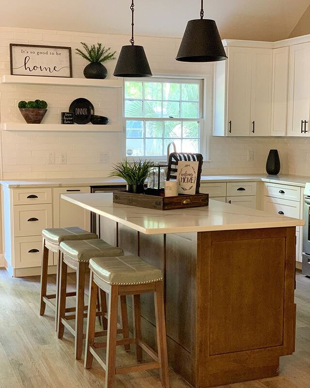 This flip house is so adorable. Can&rsquo;t wait to get it on the market. 🖤🏡