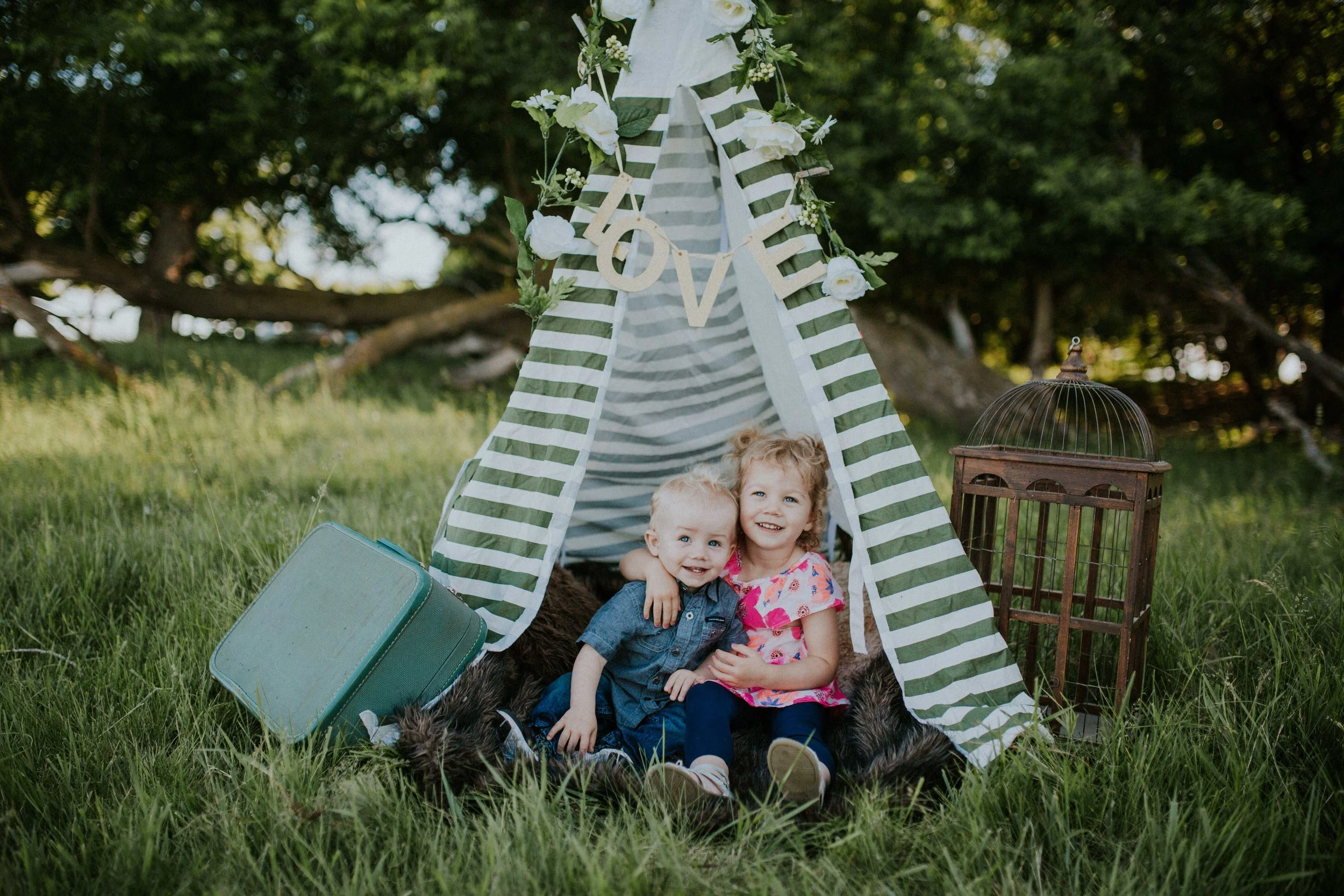 What an enjoyable, yet crazy evening with these two youngsters. I had a blast and I think they did too with this cute set up. Mom & Dad sure are lucky to have these to cuties in their lives. 