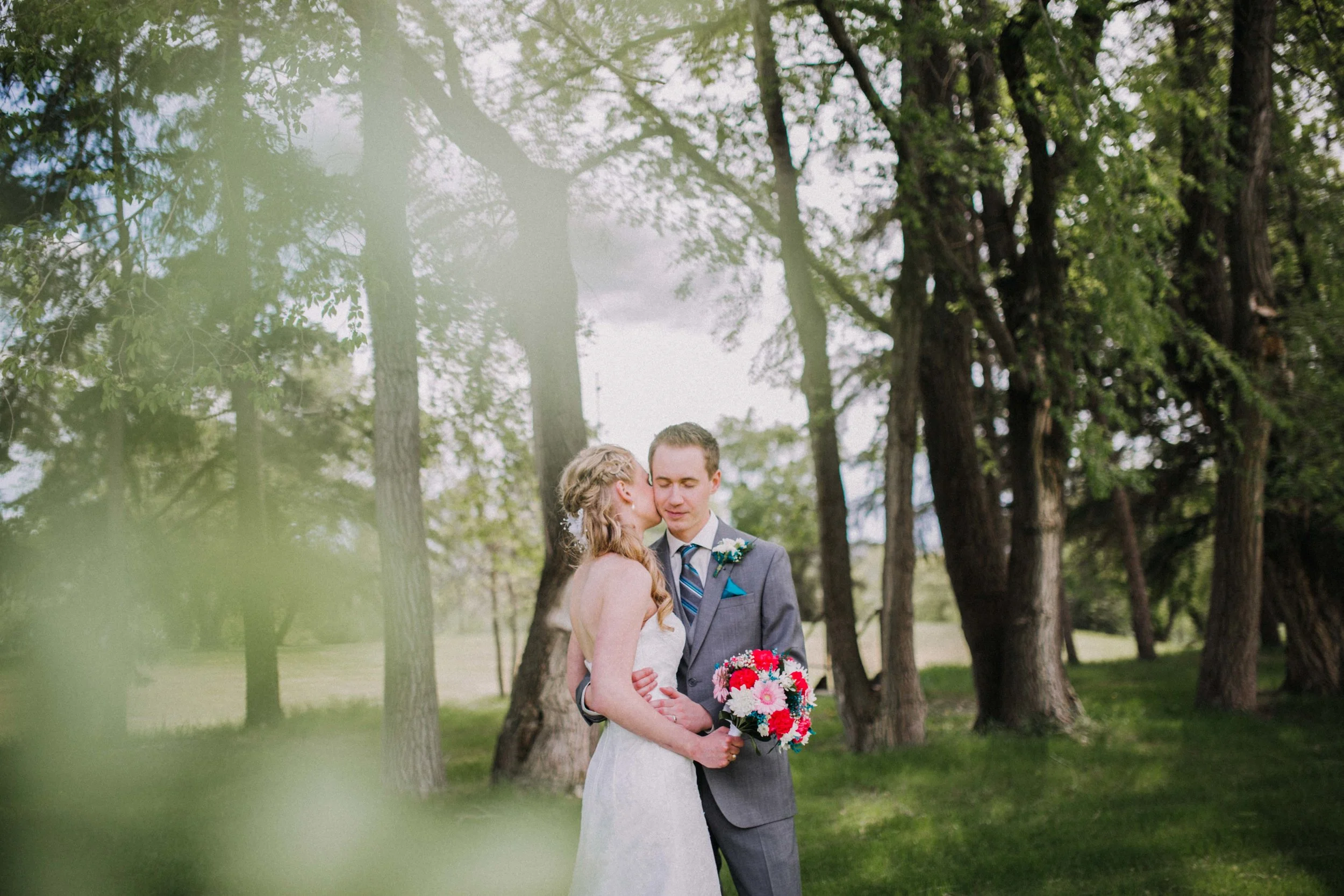 Bryce and Teresa wanted their big day to be simple, made up only of love, family, the right people and the perfect setting, all of which came together beautifully for their intimate and romantic wedding day. Simple and chic Brandon wedding certainly made a case for the "less is more" mantra. Keeping the wedding small and intimate was a priority for the couple. Congratulations Bryce + Teresa. Your day was amazing!
