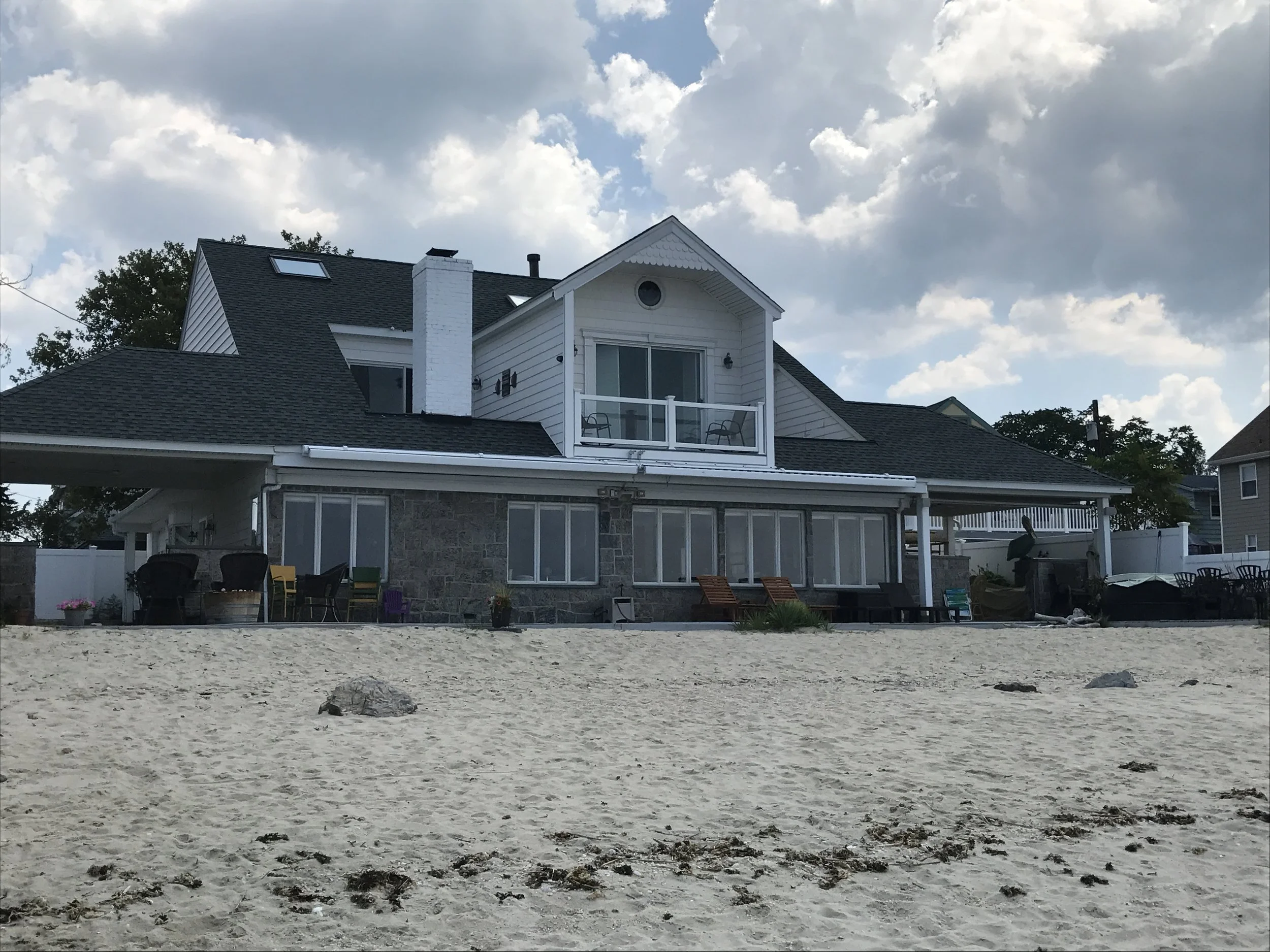 Soundside Beach Club - Random House on the Beach