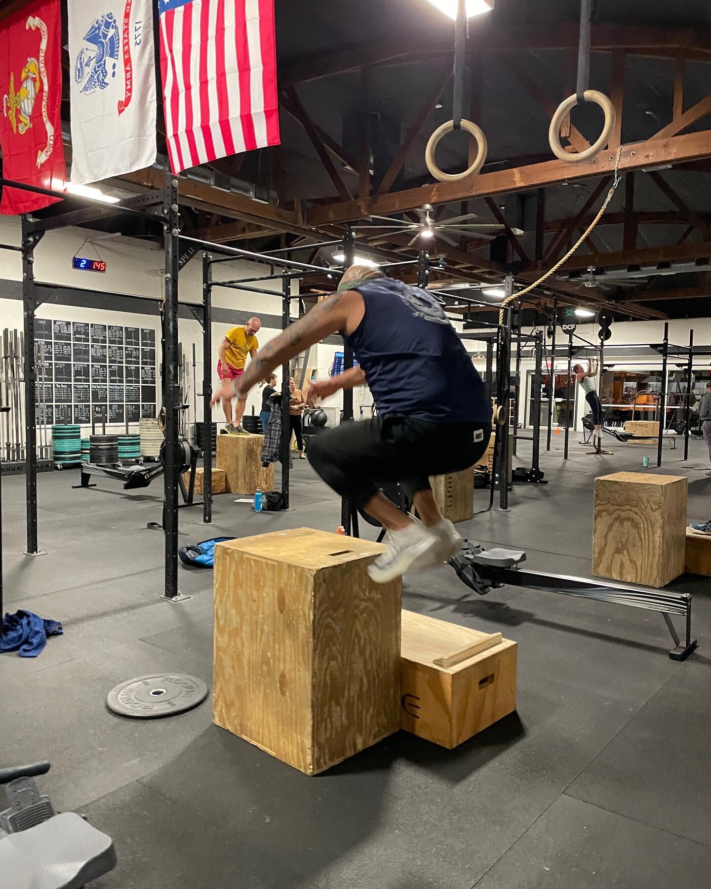 Jumping into thanksgiving, grateful for all our members! 

#dcfww #getfitlivehappy #besthourofyourday #crossfitaffiliate #workingforturkey