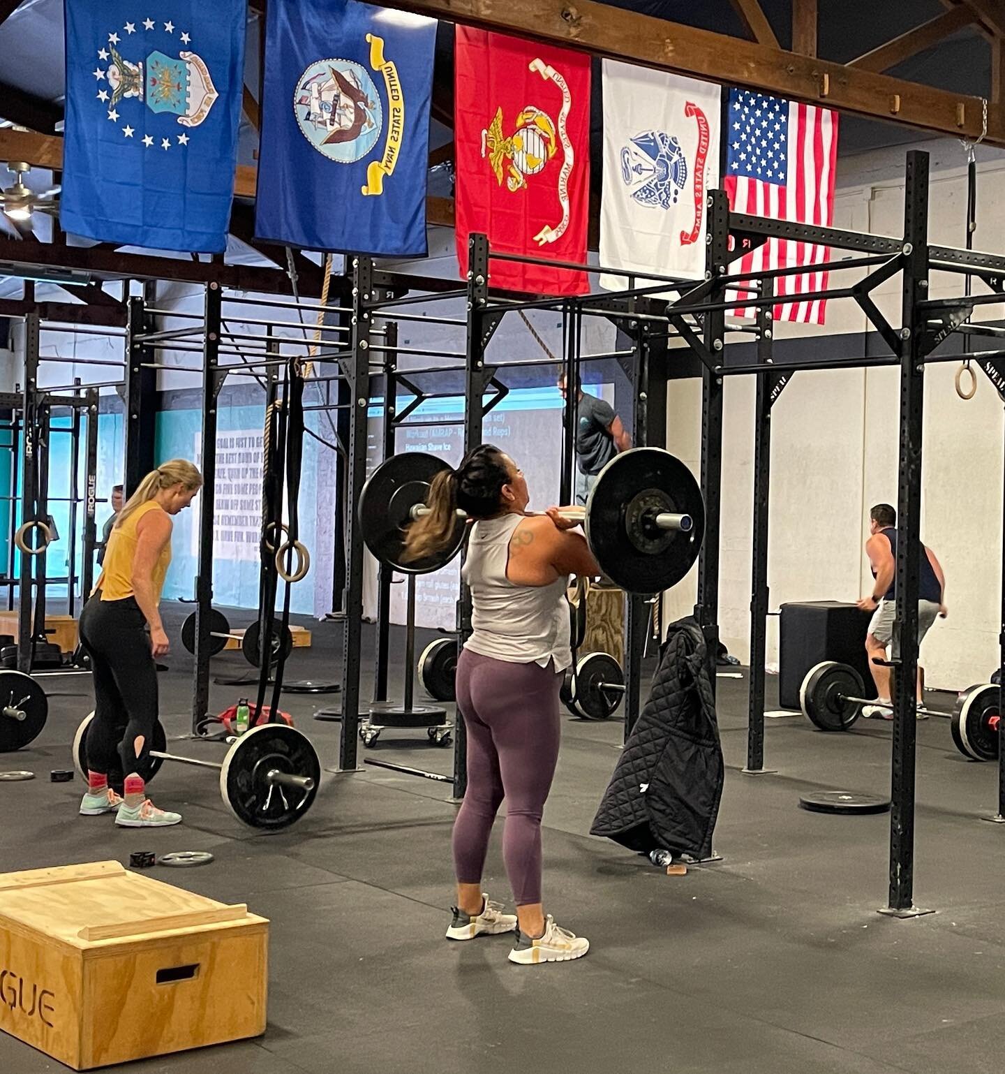 Power cleans + box jumps = a good time! 😉

#dcfww #getfitlivehappy #besthourofourday #crossfit #crossfitaffiliate #boxjumps #cleans