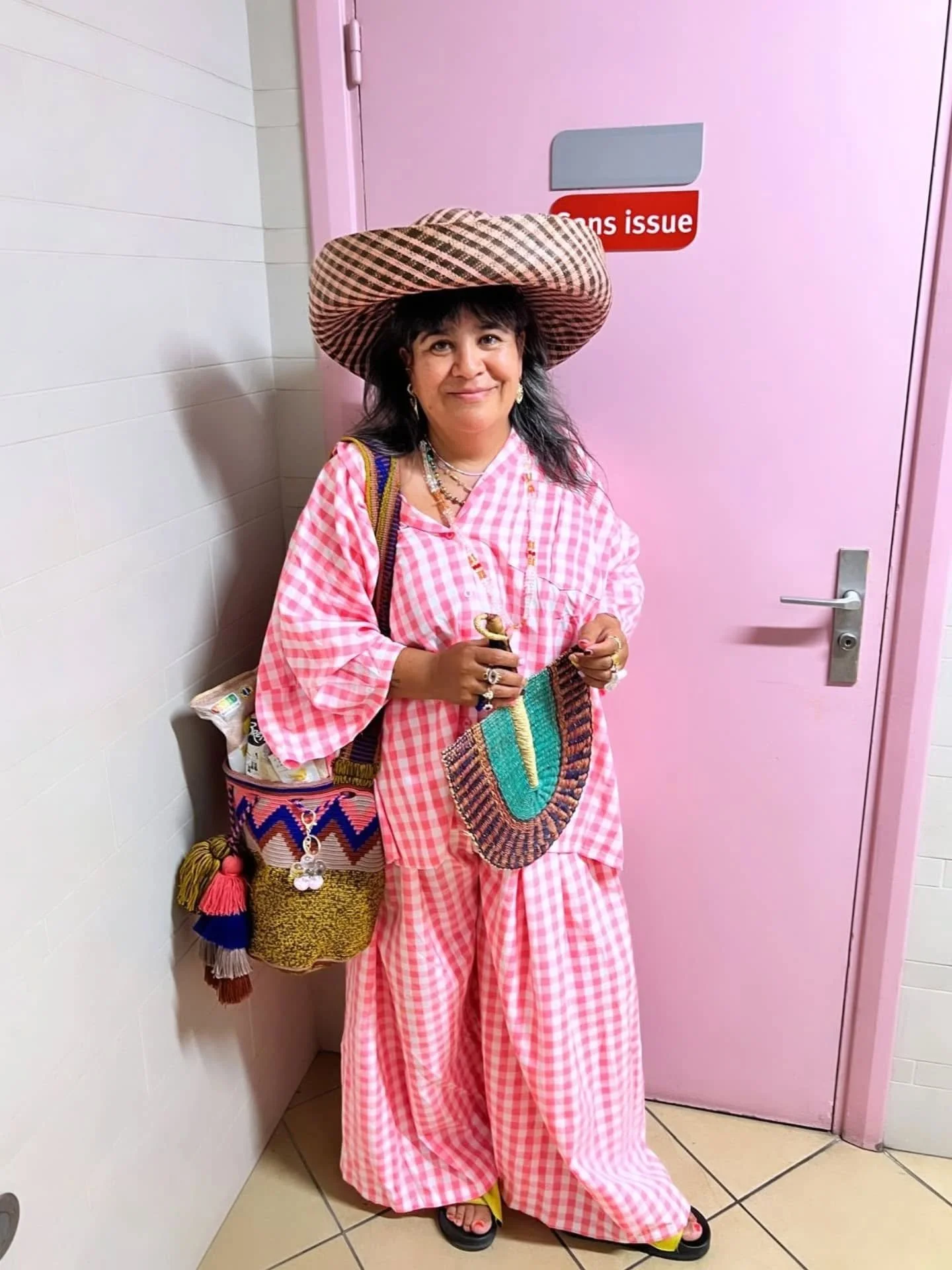 Living my pink life🩷🎀🌸💝💟🩱🩰👡 

Ik draag graag kleur. Je hoeft alleen maar naar m'n feed te kijken en je ziet mijn liefde voor kleuren voorbij komen. De laatste 10 jaar is er &eacute;&eacute;n kleur waar ik me vooral graag mee omring. 

ROZE!


