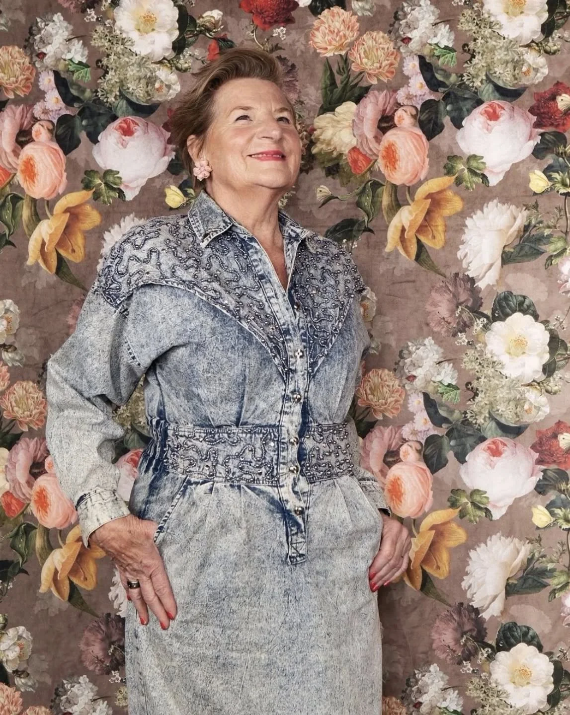 Mijn moeder wordt vandaag 85 jaar. En zonder mijn moeder hadden jullie mij niet gekend. Zonder mijn moeder was ik namelijk nooit in NL beland. Mijn moeder die mij 49 jaar geleden, na 10 jaar of meer op een kind te hebben gewacht, in haar uppie ophaal