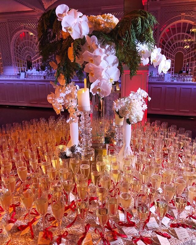 Champagne &amp; escort cards ❤️ #weddingwednesday #ServBoston