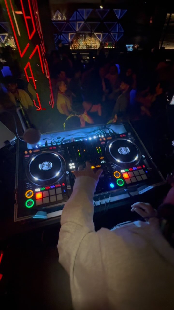 Let us show you what you want to see 🧿
And let our music 🎶 take where you want to be 💖
.
.
.
#soundnation #dj #capitalcities #safeandsound #edm #dance #club #losangeles