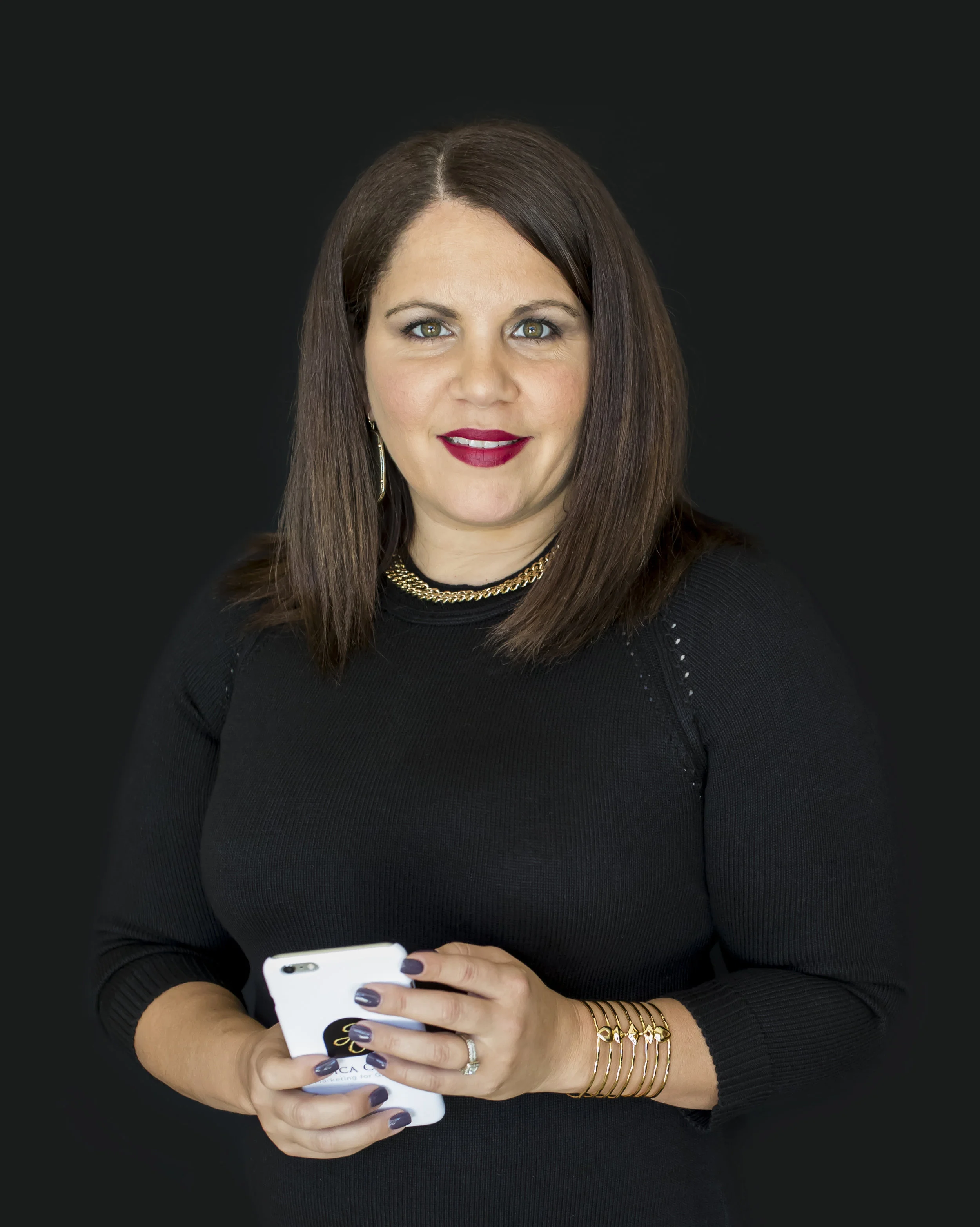 Jessica Campos Stop losing opportunities to grow your business by avoiding six mistakes on Facebook.