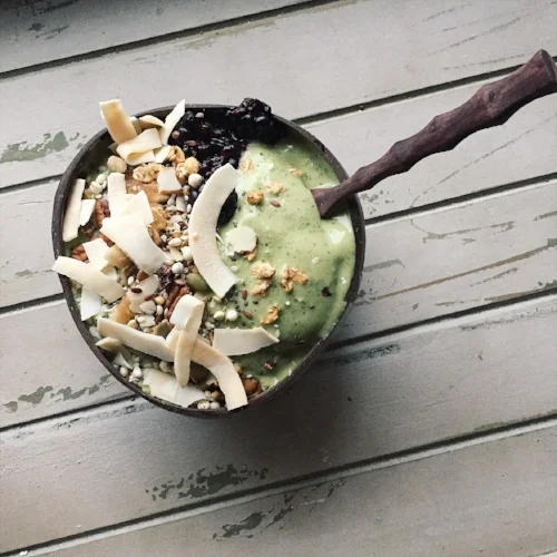 Topped with Good Mix Superfoods Blend 11, Dang Foods coconut chips, One Degree sprouted granola and fresh blackberries