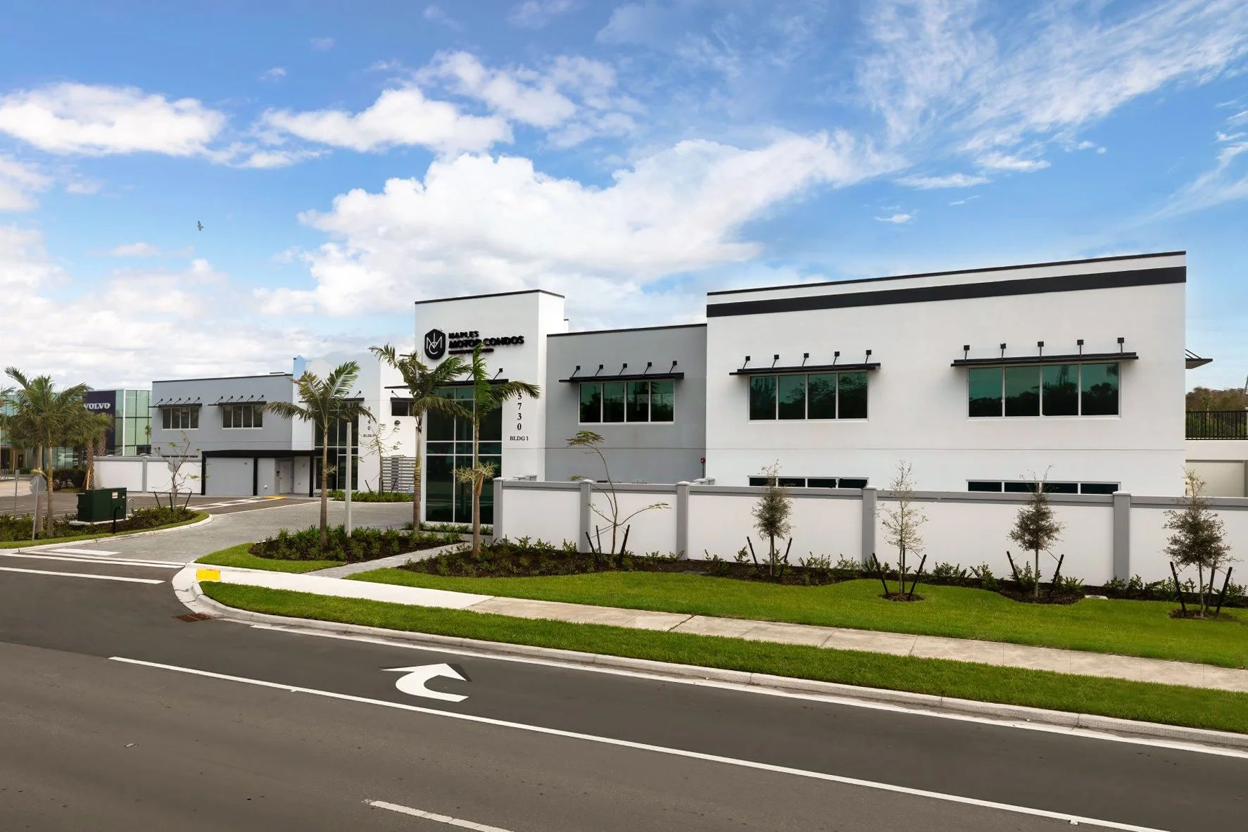 Luxury Storage Garges — Naples Motor Condos
