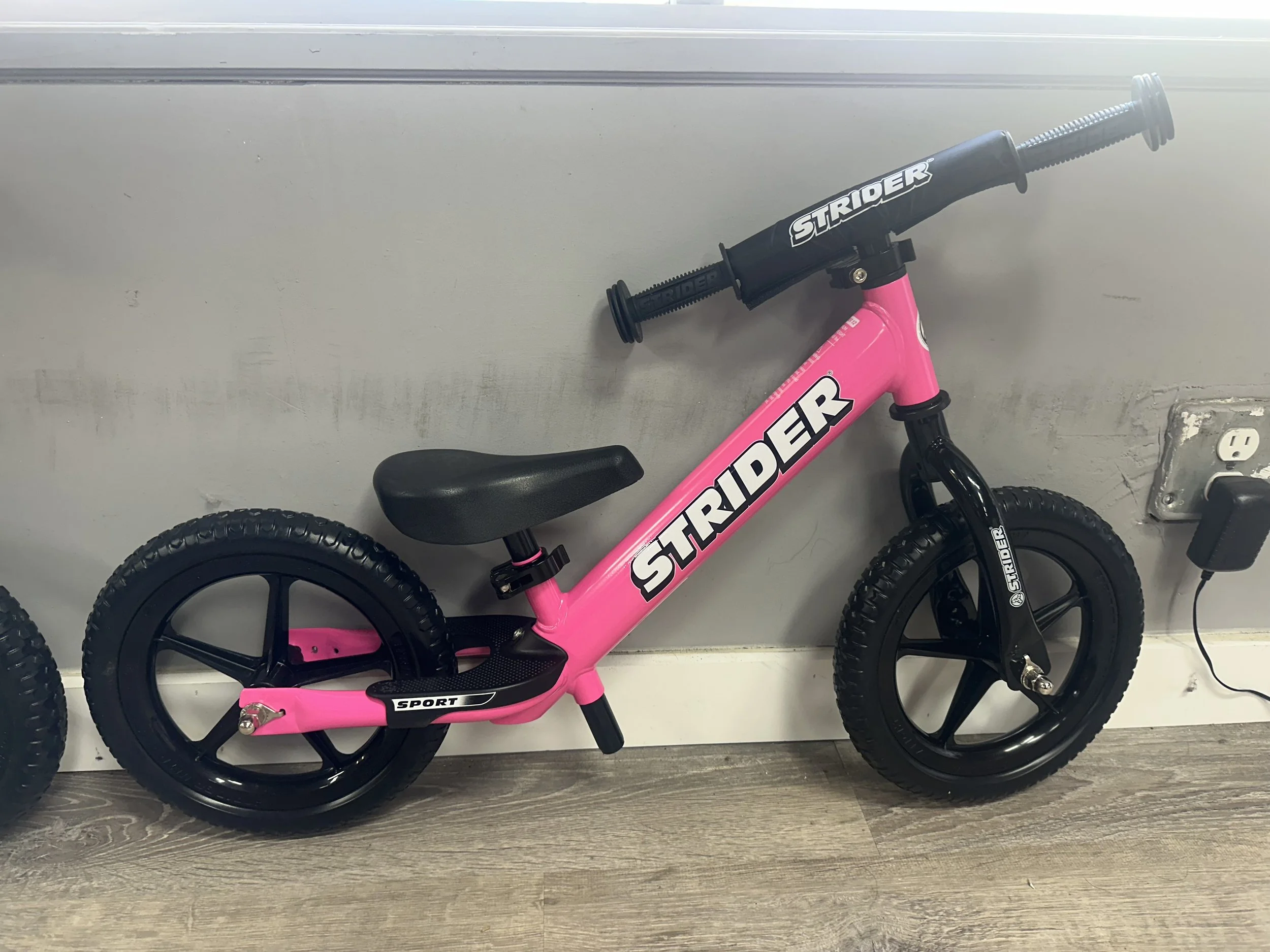 Strider 12 Sport Balance Bike: Pink — www.bennettsbikes.com