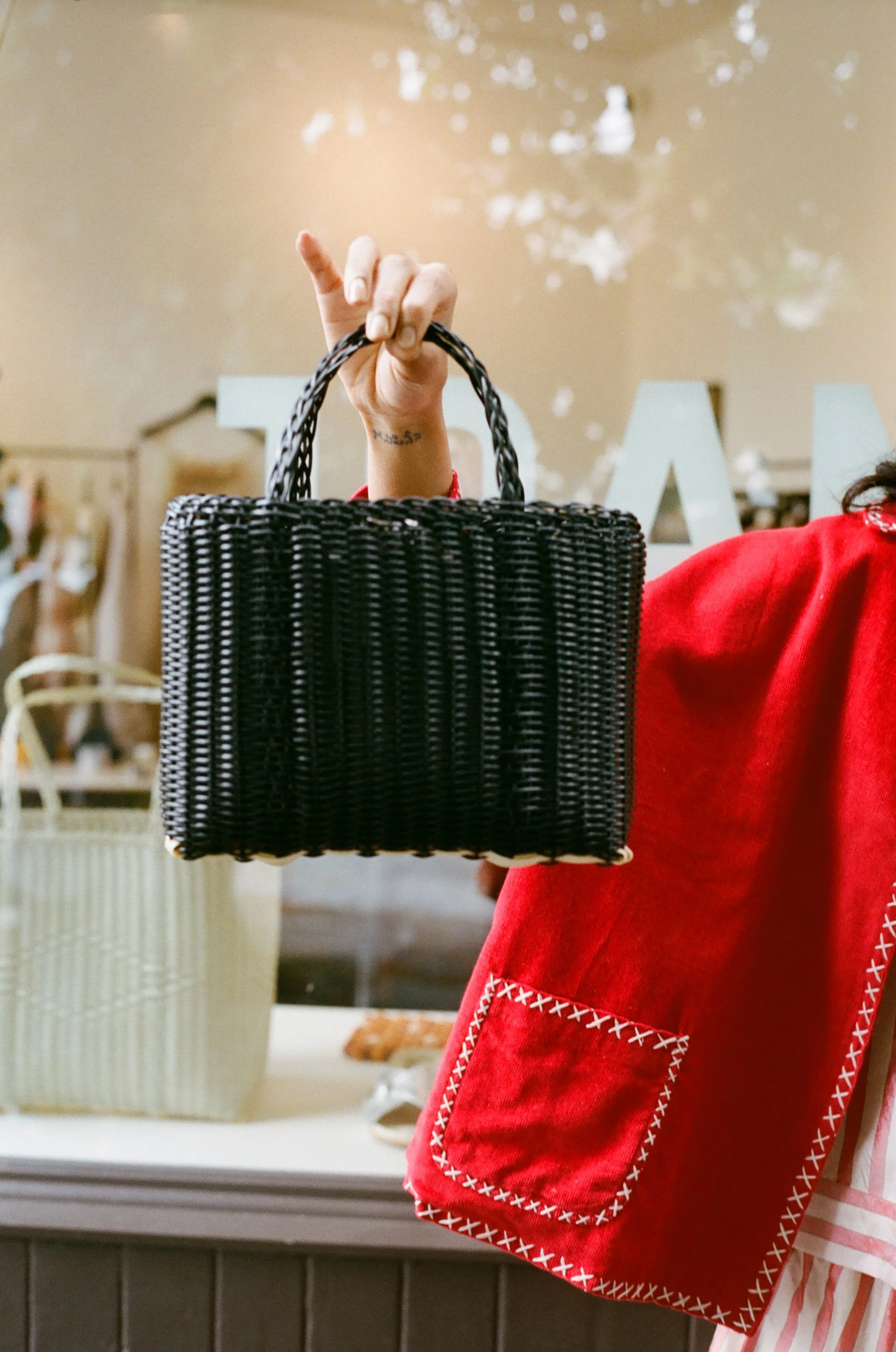 Red mini tote bag shop