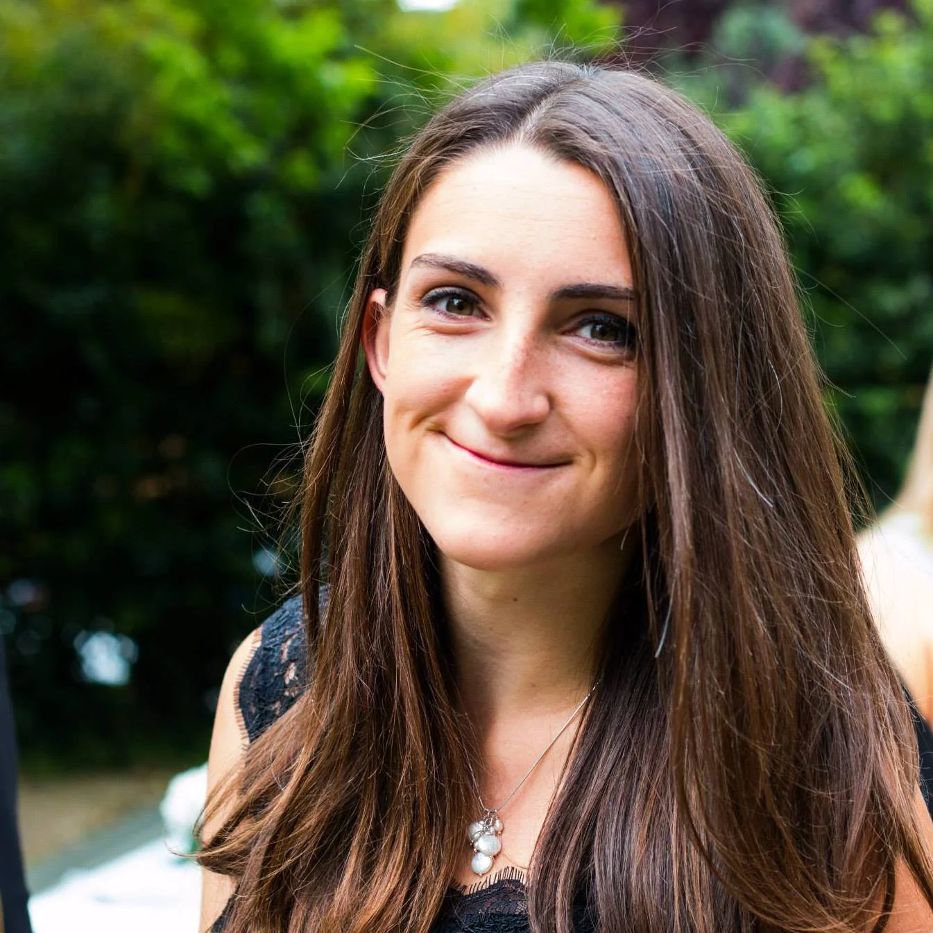 40 Ideas for Social Media Video | Posting videos on social media is the best way to connect with your audience. This article is giving you 40 social media video ideas for your business | Lady and Company Creative | Alex Lawless, Branding Coach | Post Author: Julia Enthoven