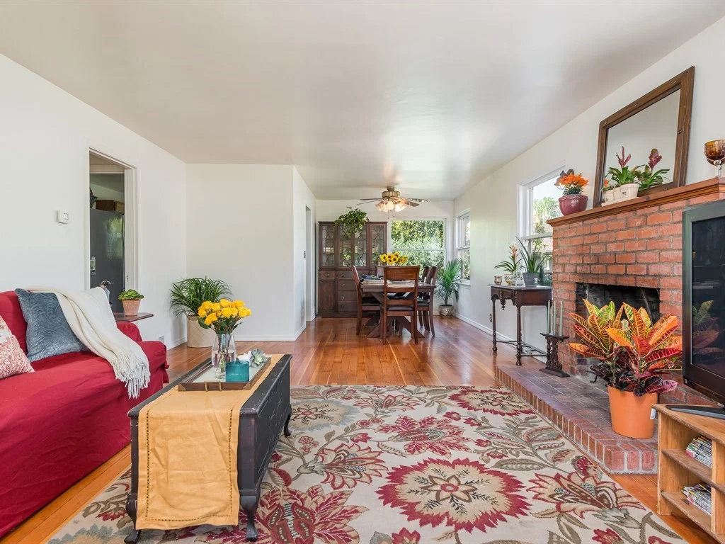 005_05-Living Room.jpg