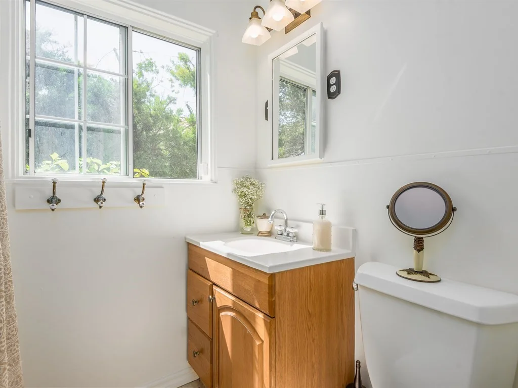 012_12-Bathroom 1.jpg