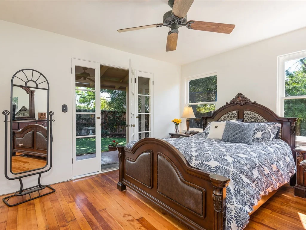 011_11-Master Bedroom.jpg