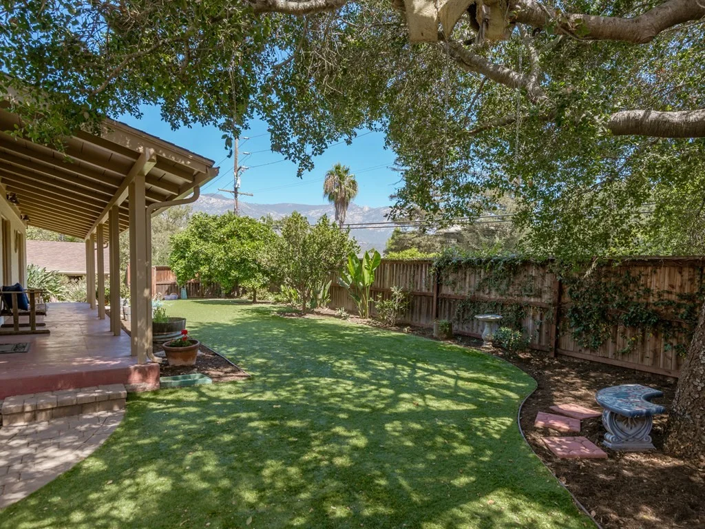 017_17-Front Yard.jpg