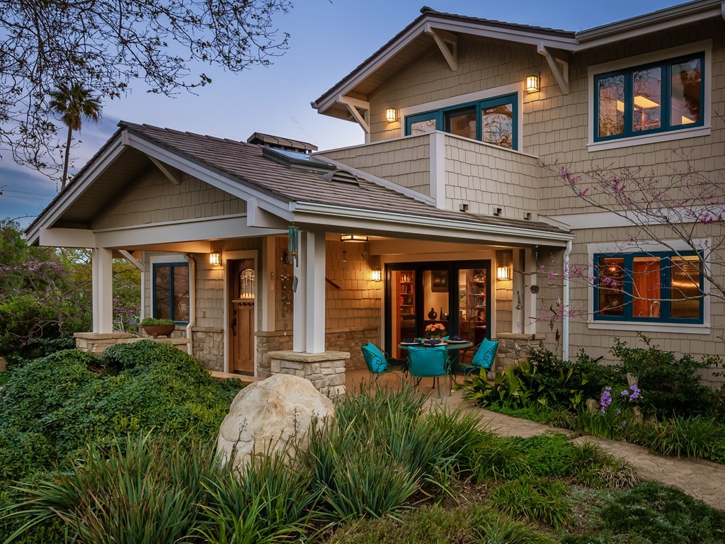 001_01-Front Patio-Twilight.jpg