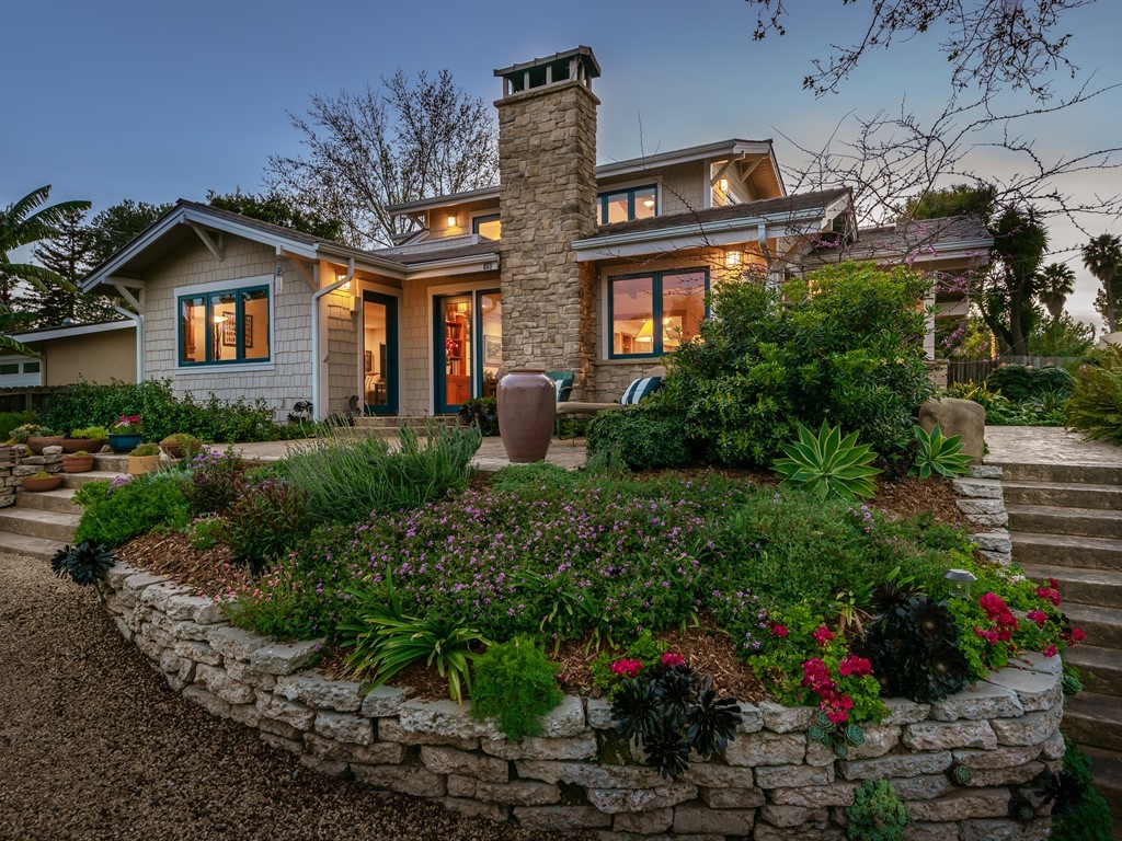 005_05-Front Garden-Twilight.jpg