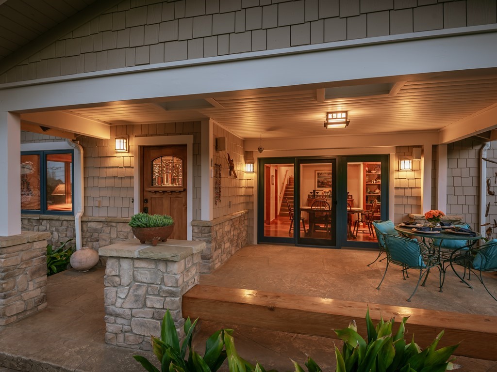 008_08-Kitchen Patio-Twilight.jpg