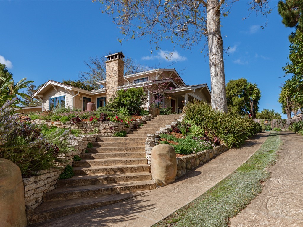 011_11-Driveway View.jpg