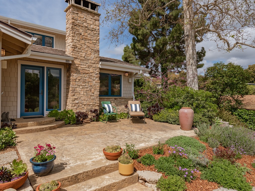 015_15-Front Patio.jpg