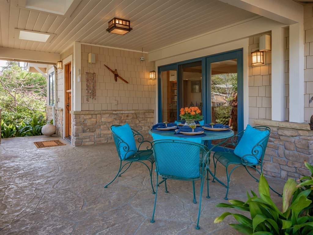 028_28-Kitchen Patio.jpg