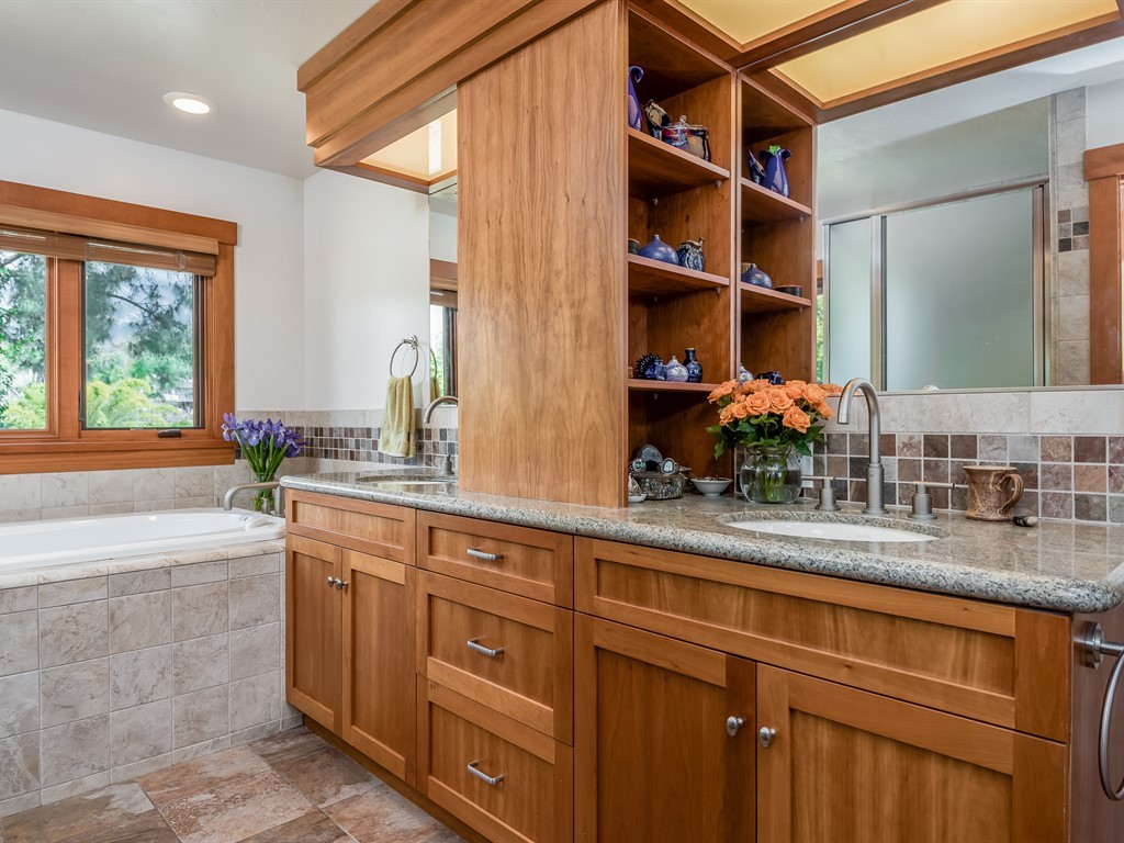 034_34-Master Bathroom.jpg