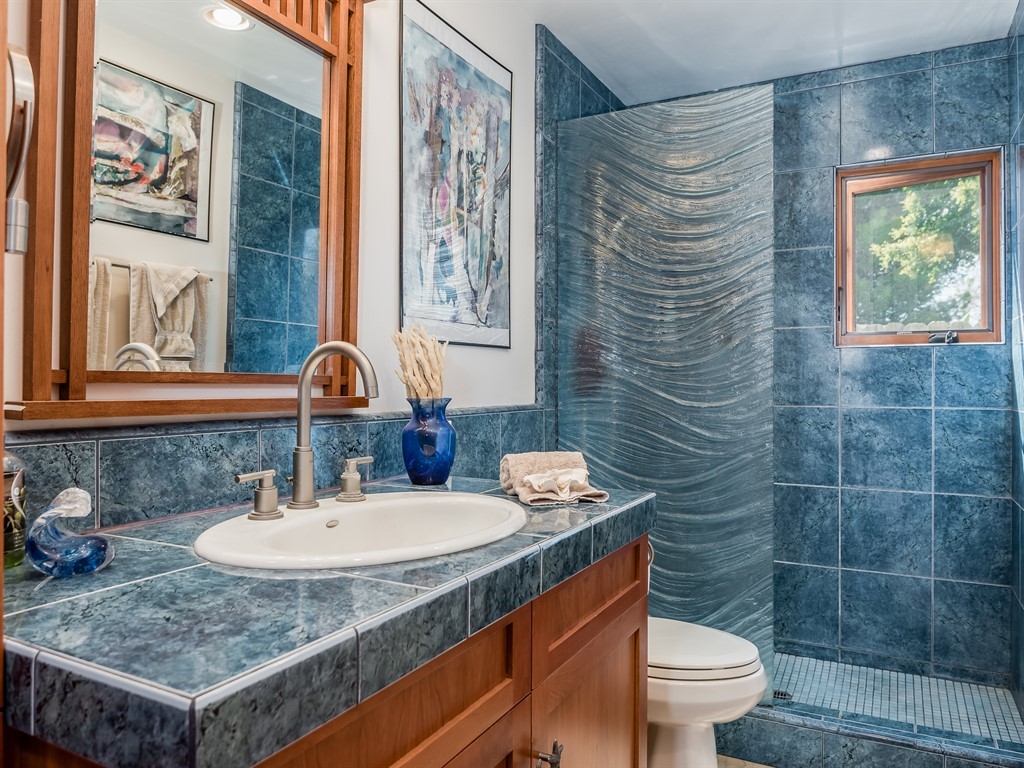 036_36-Bathroom 2.jpg